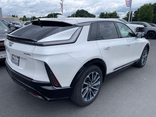 Crystal White Tricoat 2024 Cadillac LYRIQ Sport