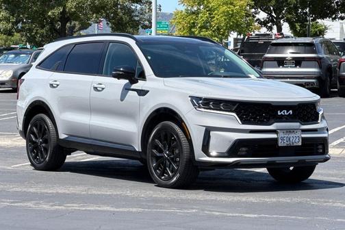 Wolf Gray 2023 Kia Sorento SX