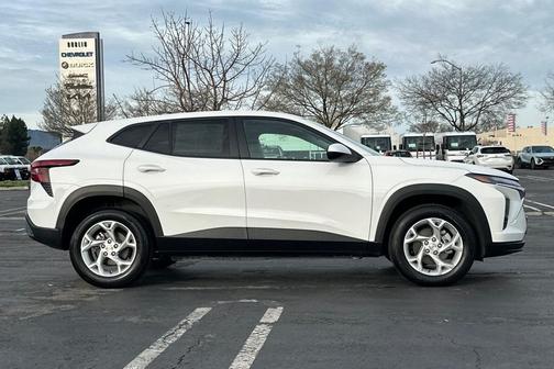 2025 Chevrolet Trax LS
