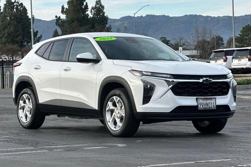 2025 Chevrolet Trax LS