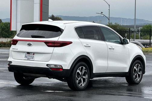 Snow White Pearl 2022 Kia Sportage LX