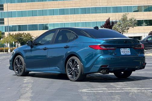 Ocean Gem/Midnight Black Metallic 2025 Toyota Camry XSE