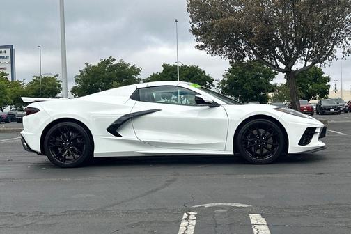 Arctic White 2026 Chevrolet Corvette Stingray w/2LT