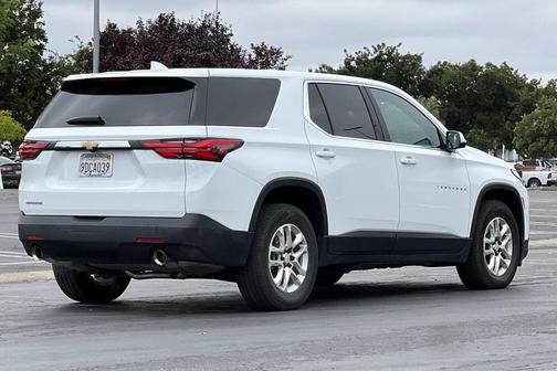 2023 Chevrolet Traverse LS