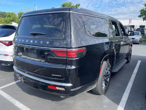 Diamond Black Crystal Pearlcoat 2024 Jeep Wagoneer L Series II 4x2