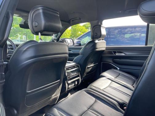 Diamond Black Crystal Pearlcoat 2024 Jeep Wagoneer L Series II 4x2