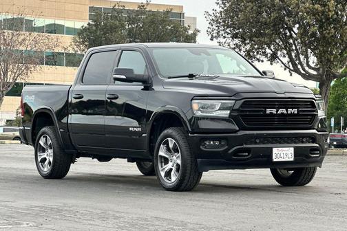 Diamond Black Crystal Pearlcoat 2021 RAM 1500 Laramie
