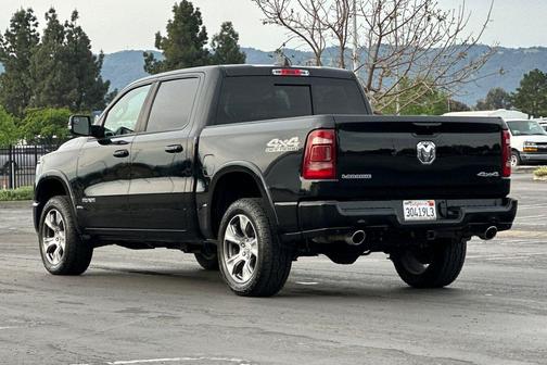 Diamond Black Crystal Pearlcoat 2021 RAM 1500 Laramie
