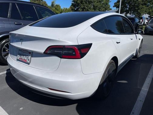 Pearl White Multi-Coat 2023 Tesla Model 3 Standard Range