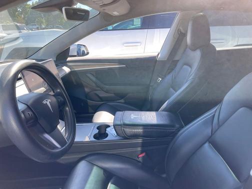 Pearl White Multi-Coat 2023 Tesla Model 3 Standard Range