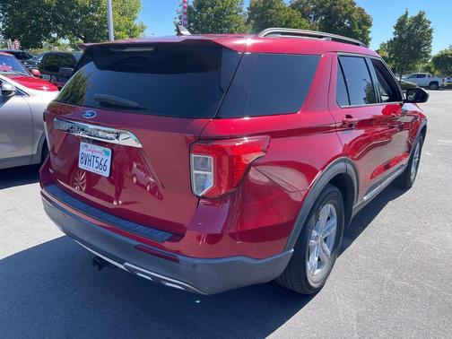 Rapid Red Metallic Tinted Clearcoat 2021 Ford Explorer XLT
