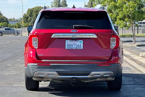 Rapid Red Metallic Tinted Clearcoat 2021 Ford Explorer XLT
