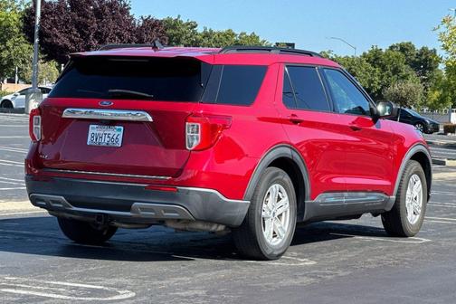 Rapid Red Metallic Tinted Clearcoat 2021 Ford Explorer XLT