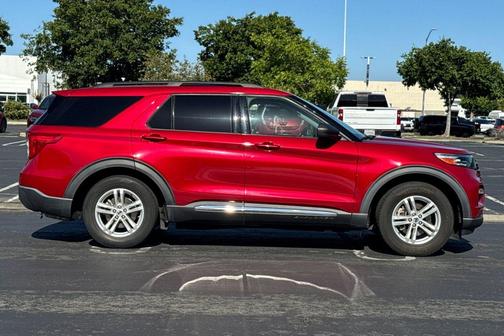 Rapid Red Metallic Tinted Clearcoat 2021 Ford Explorer XLT