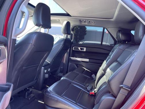 Rapid Red Metallic Tinted Clearcoat 2021 Ford Explorer XLT