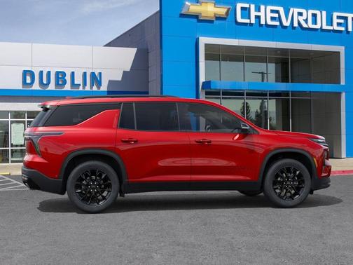 Radiant Red Tintcoat 2026 Chevrolet Traverse LT