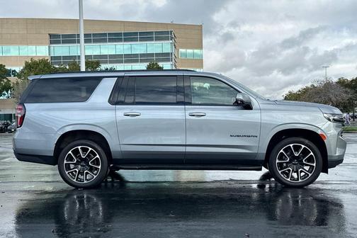 2024 Chevrolet Suburban RST