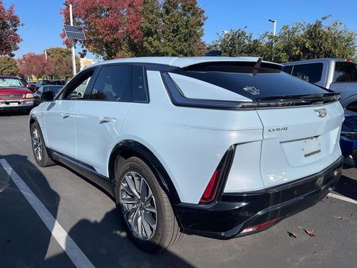 2024 Cadillac LYRIQ Sport