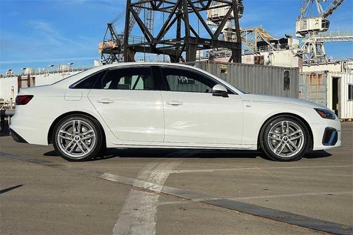 Photo 3 of 22 of 2022 Audi A4 40 Premium Plus