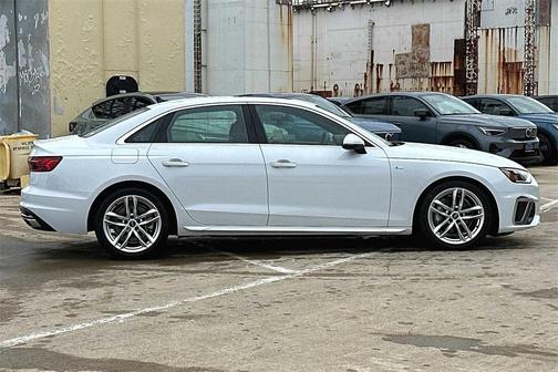 Photo 3 of 24 of 2022 Audi A4 40 Premium Plus