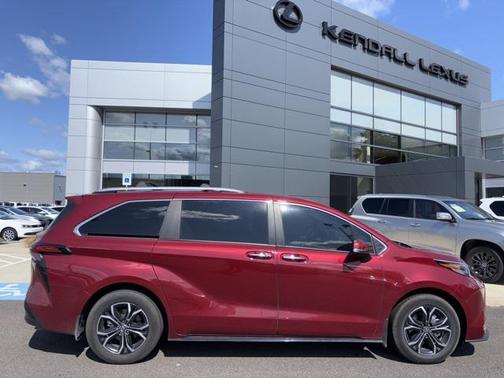 2025 Toyota Sienna Platinum 7 Passenger