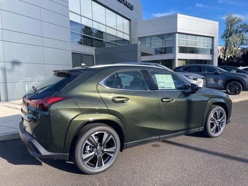 Nori Green Pearl 2026 Lexus UX 300h Premium