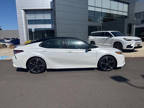 Wind Chill Pearl 2019 Toyota Camry XSE