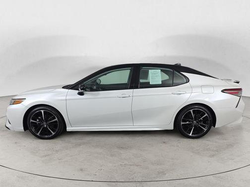 Wind Chill Pearl 2019 Toyota Camry XSE
