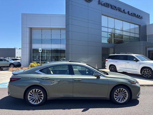 Sunlit Green 2025 Lexus ES 300h Luxury