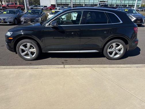 Mythos Black Metallic 2020 Audi Q5 45 Prestige