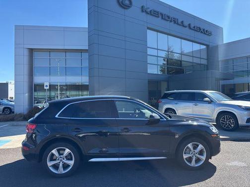 Mythos Black Metallic 2020 Audi Q5 45 Prestige