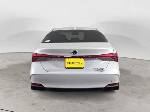 Pearl 2021 Toyota Avalon Hybrid Limited