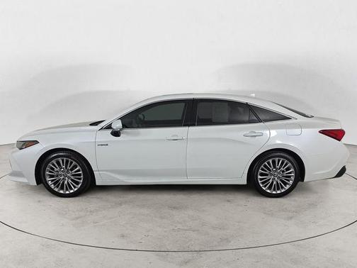 Pearl 2021 Toyota Avalon Hybrid Limited