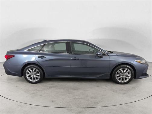 2022 Toyota Avalon XLE