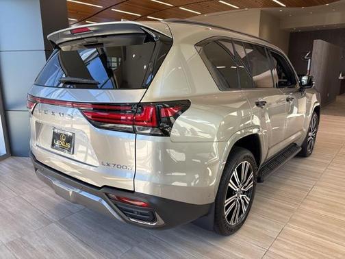 2025 Lexus LX 700h Luxury