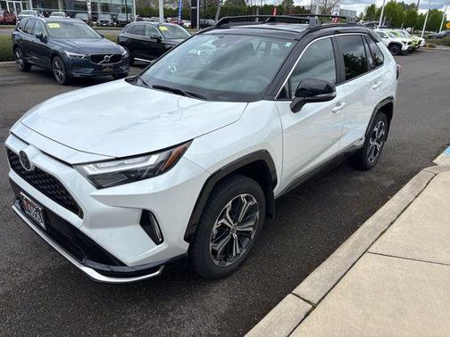 Wind Chill Pearl/Midnight Black Metallic 2025 Toyota RAV4 Hybrid SE