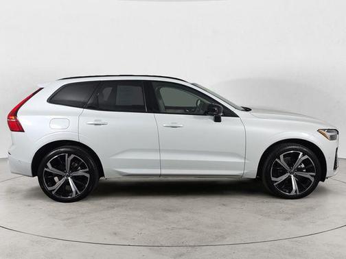 Crystal White Metallic 2025 Volvo XC60 B5 Ultra