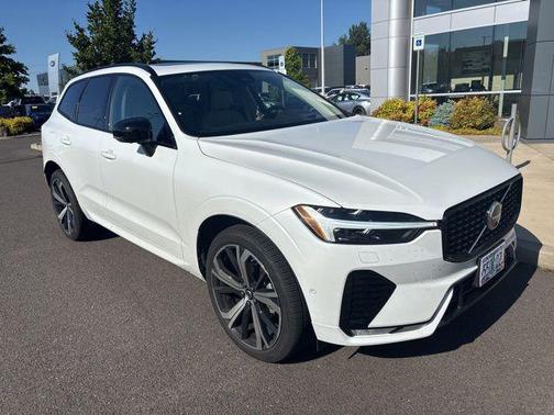 Crystal White Metallic 2025 Volvo XC60 B5 Ultra