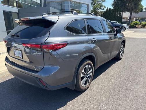 2023 Toyota Highlander Hybrid XLE