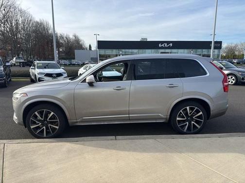 2025 Volvo XC90 B5 Plus