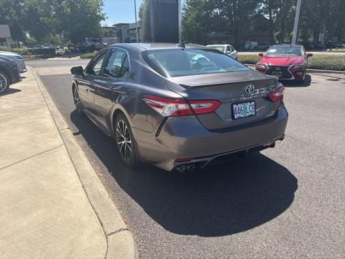 2020 Toyota Camry SE