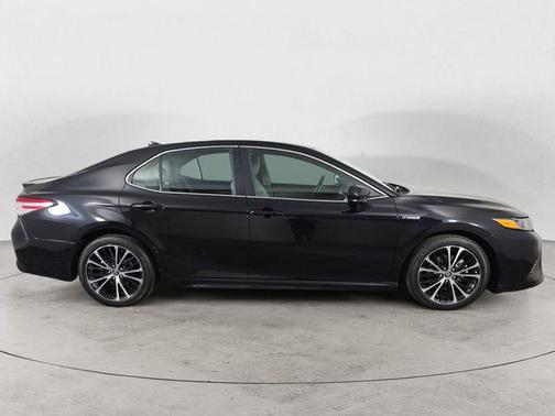 Midnight Black Metallic 2020 Toyota Camry SE