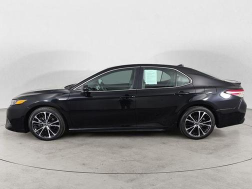 Midnight Black Metallic 2020 Toyota Camry SE