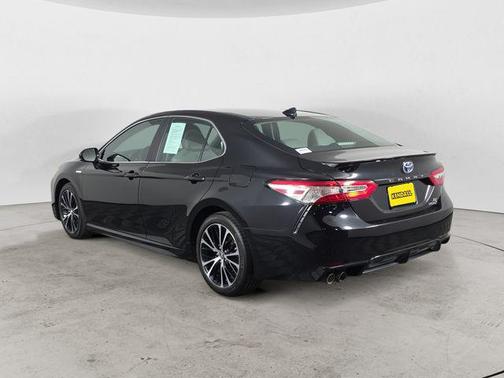 Midnight Black Metallic 2020 Toyota Camry SE