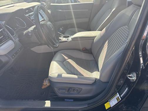 Midnight Black Metallic 2020 Toyota Camry SE