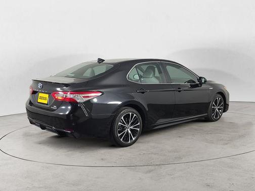 Midnight Black Metallic 2020 Toyota Camry SE