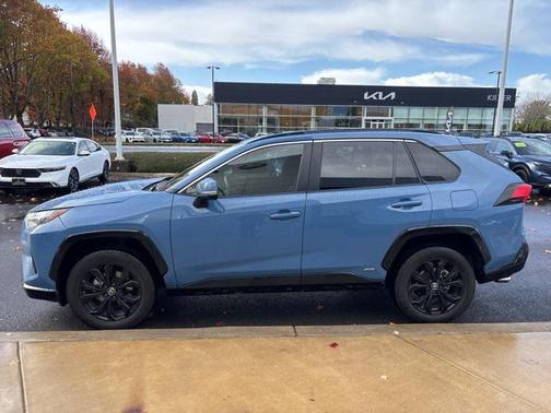 2022 Toyota RAV4 Hybrid SE