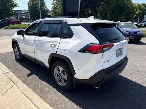 Ice Cap 2025 Toyota RAV4 Hybrid XLE