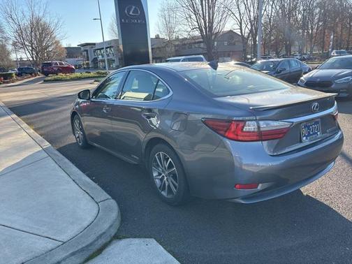2017 Lexus ES 300h Base