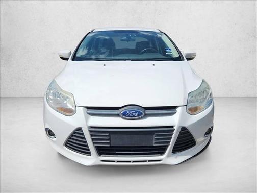 Oxford White 2013 Ford Focus SE